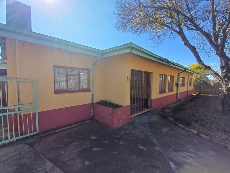 Spacious Family Home with Income Potential in Dawkinsville, Klerksdorp - Photo 3
