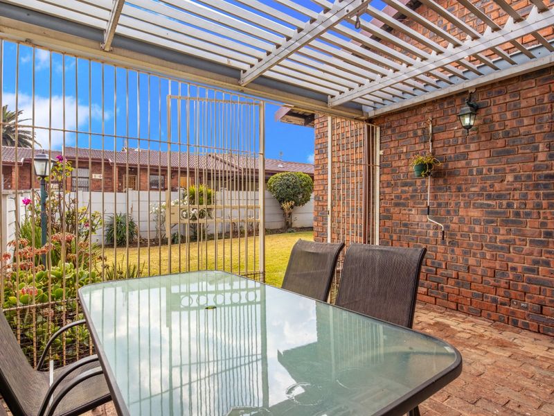 Rare Find!! Pet-Friendly Simplex in Eden Glen - Photo 4