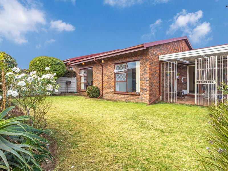 Rare Find!! Pet-Friendly Simplex in Eden Glen - Photo 3