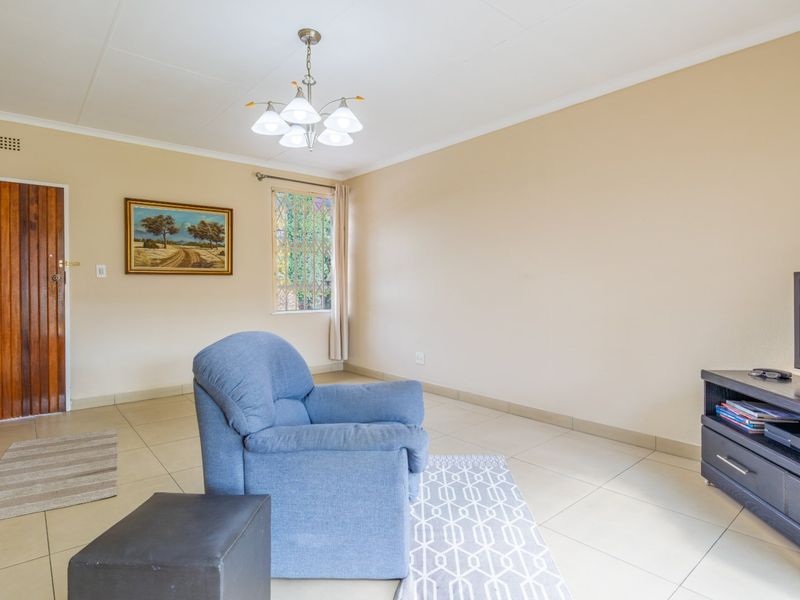 Rare Find!! Pet-Friendly Simplex in Eden Glen - Photo 6