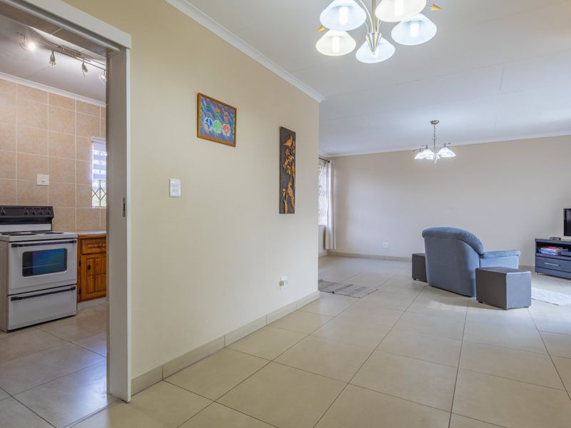 Rare Find!! Pet-Friendly Simplex in Eden Glen - Photo 9