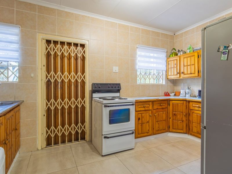 Rare Find!! Pet-Friendly Simplex in Eden Glen - Photo 10