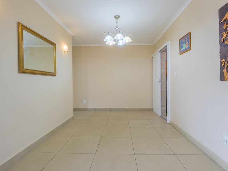 Rare Find!! Pet-Friendly Simplex in Eden Glen - Photo 8