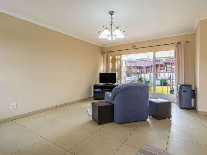 Rare Find!! Pet-Friendly Simplex in Eden Glen - Photo 7