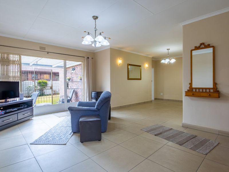 Rare Find!! Pet-Friendly Simplex in Eden Glen - Photo 5