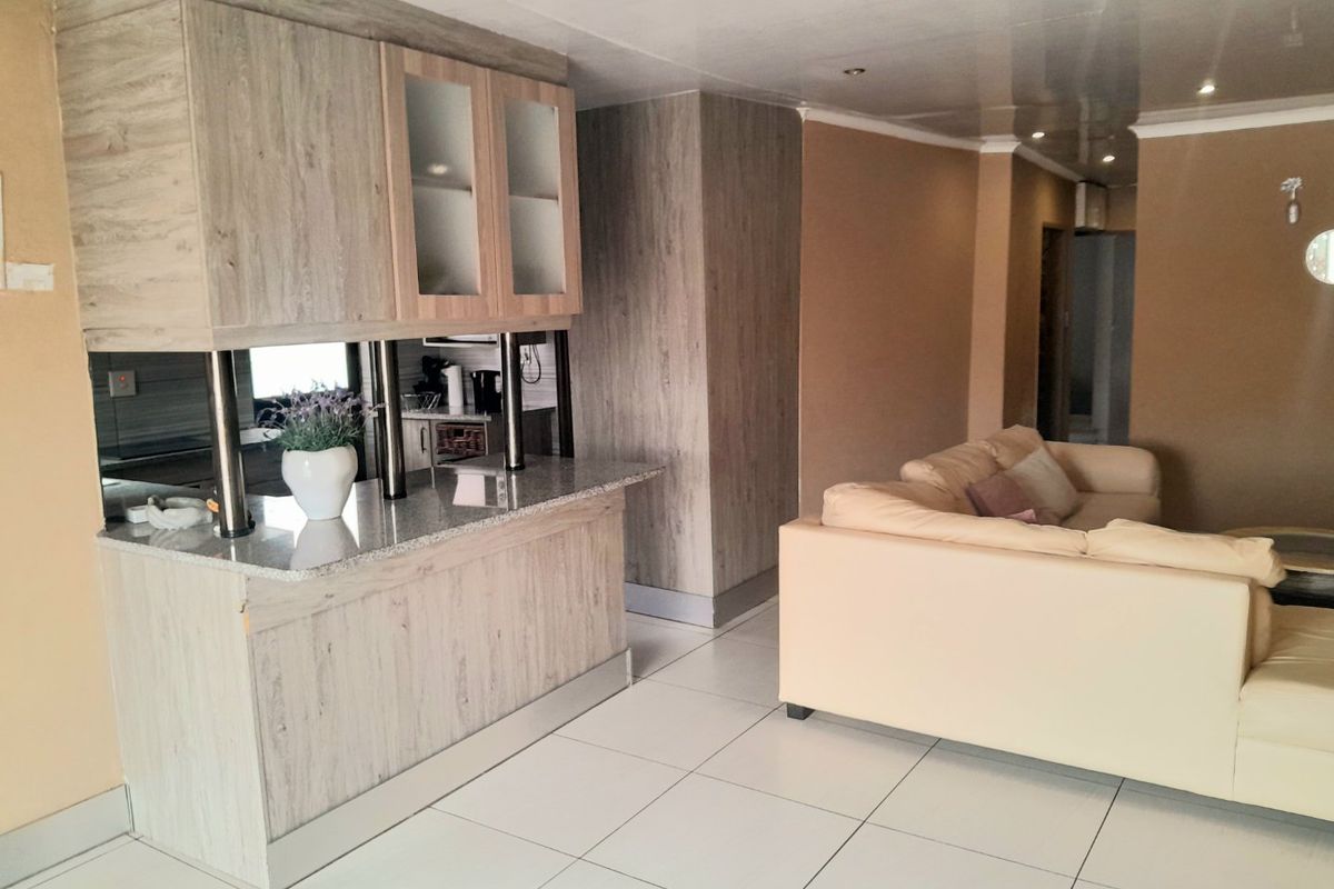 4 Bed 2 bath full title property for sale in Klipfontein View,Midrand - Photo 2