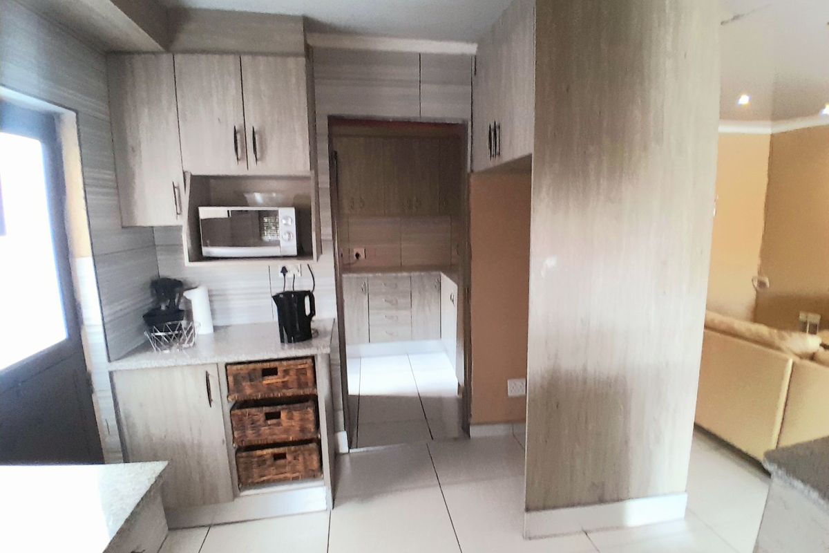 4 Bed 2 bath full title property for sale in Klipfontein View,Midrand - Photo 4