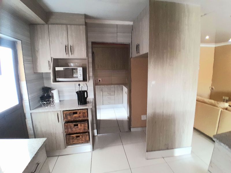 4 Bed 2 bath full title property for sale in Klipfontein View,Midrand - Photo 4