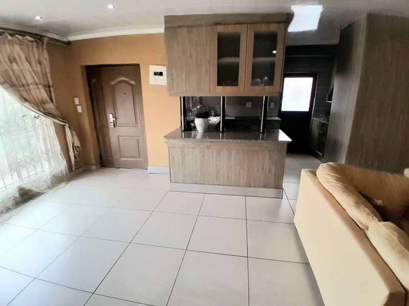4 Bed 2 bath full title property for sale in Klipfontein View,Midrand - Photo 6