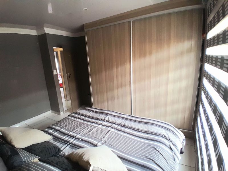 4 Bed 2 bath full title property for sale in Klipfontein View,Midrand - Photo 7