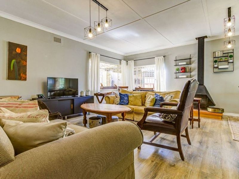 Charming Family Home with Ample Living Space and Comfort - Photo 2