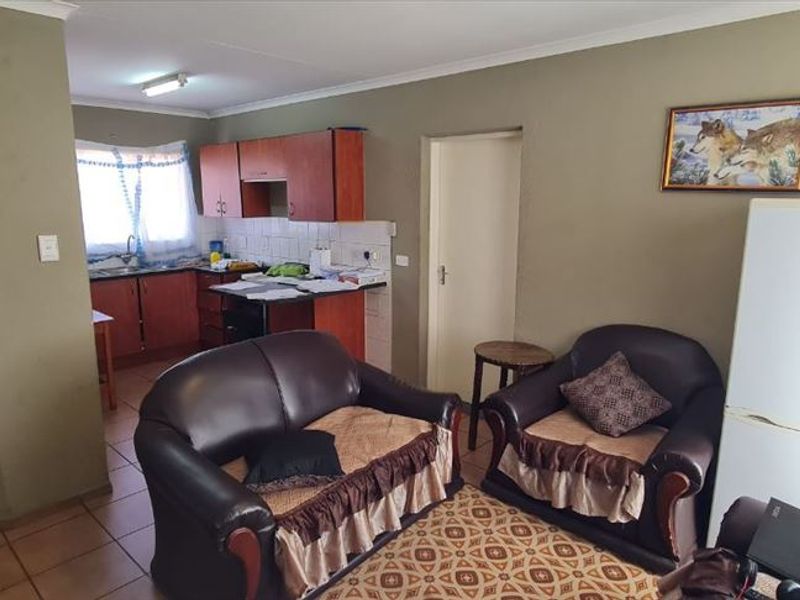 Neat and Functional Home with Double Garage and Pool - Photo 2