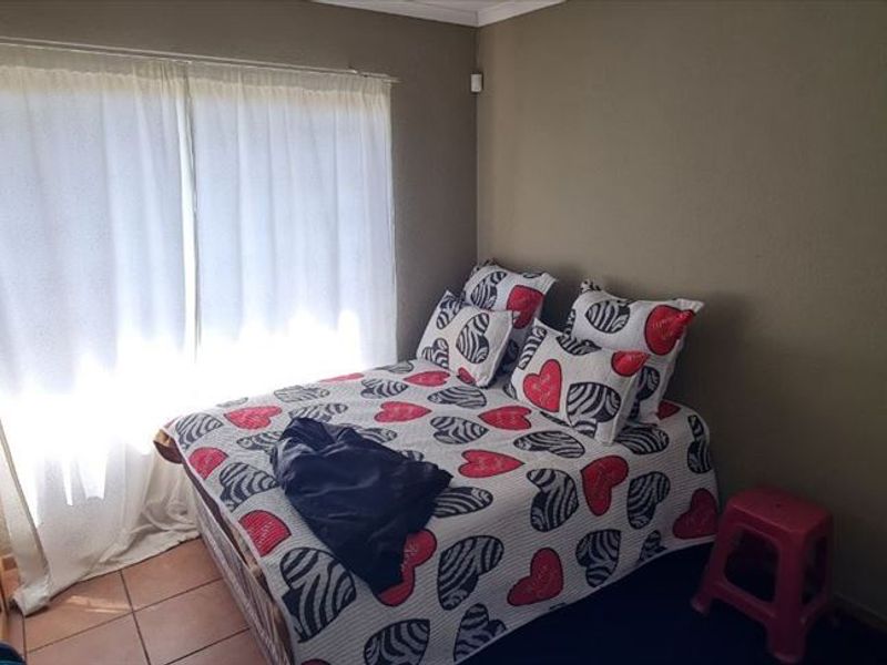 Neat and Functional Home with Double Garage and Pool - Photo 3