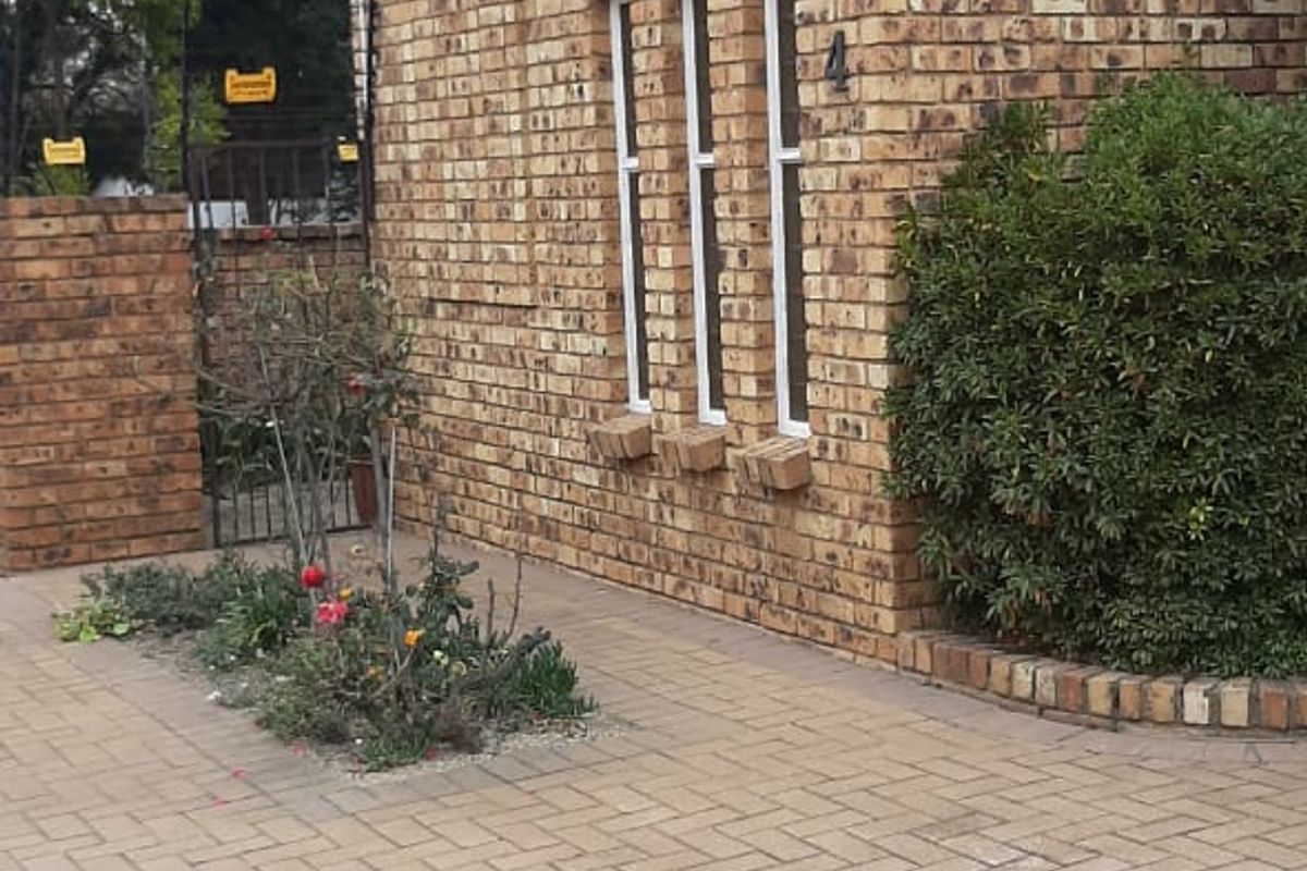 Neat and Functional Home with Double Garage and Pool - Photo 4