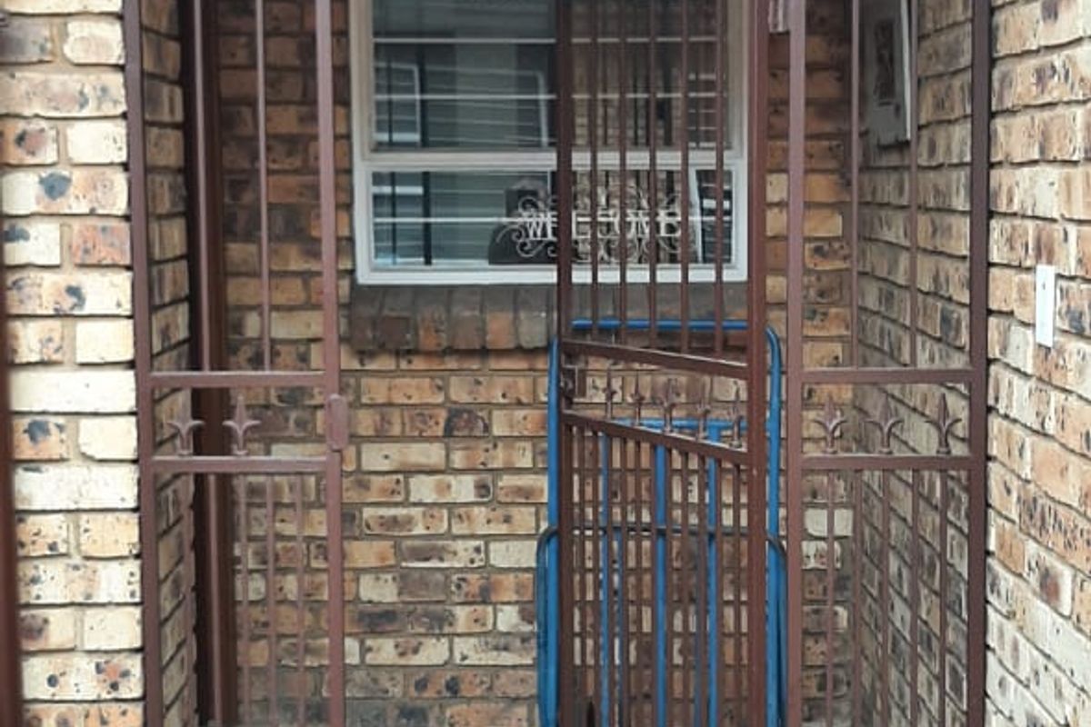 Neat and Functional Home with Double Garage and Pool - Photo 5