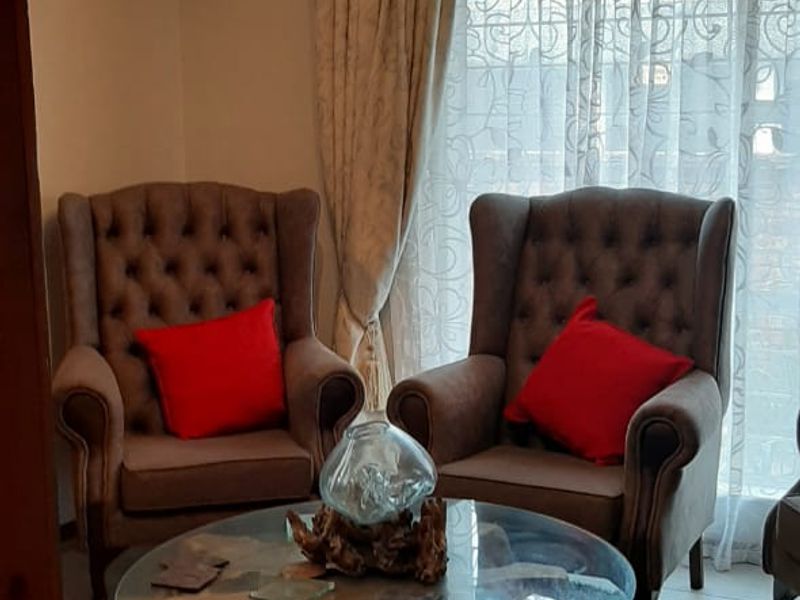 Neat and Functional Home with Double Garage and Pool - Photo 10