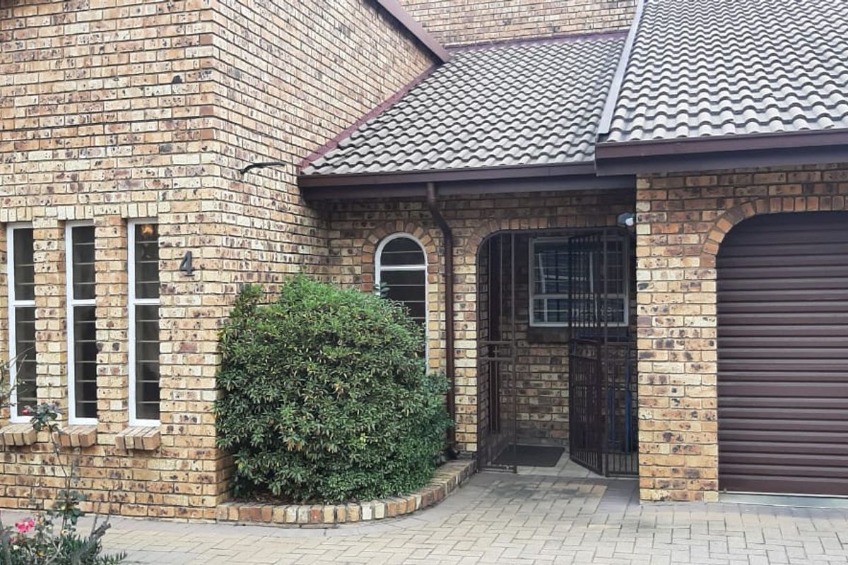 Neat and Functional Home with Double Garage and Pool - Photo 3