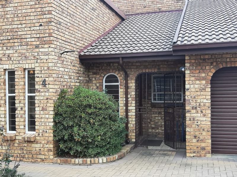 Neat and Functional Home with Double Garage and Pool - Photo 3