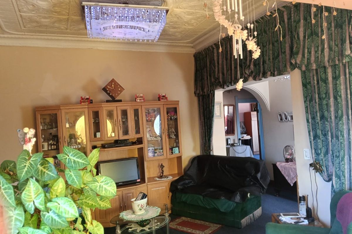 Charming Golden Oldie in Prime Location – A Rare Opportunity! - Photo 5