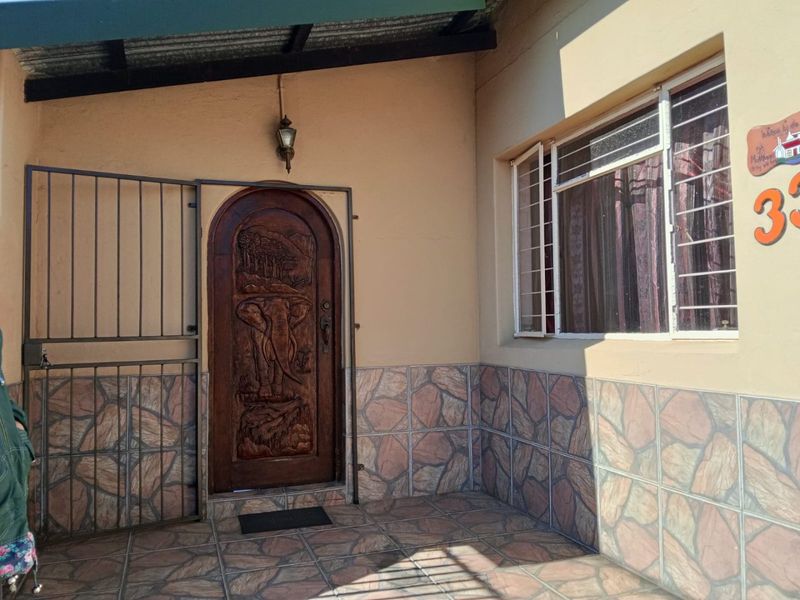 Charming Golden Oldie in Prime Location – A Rare Opportunity! - Photo 2