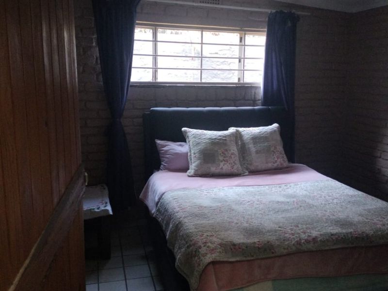 Charming Golden Oldie in Prime Location – A Rare Opportunity! - Photo 10