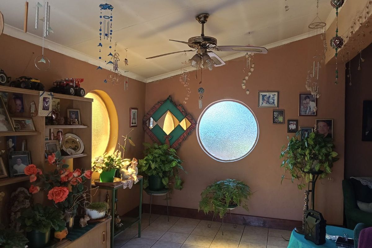 Charming Golden Oldie in Prime Location – A Rare Opportunity! - Photo 4
