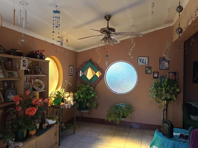 Charming Golden Oldie in Prime Location – A Rare Opportunity! - Photo 4