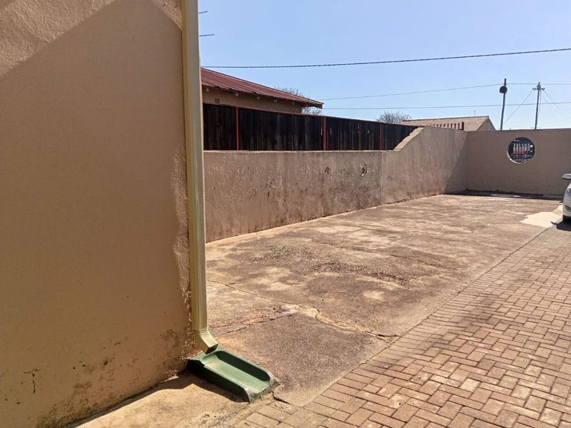 Charming Golden Oldie in Prime Location – A Rare Opportunity! - Photo 8