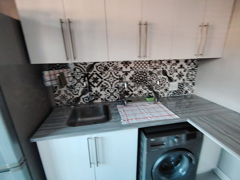 EXQUISITE TOWNHOUSE  - Photo 7