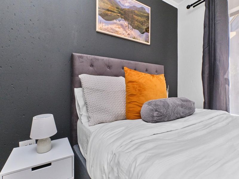Chic Lonehill Townhouse to Rent - Photo 4