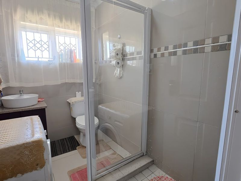 Secure and Spacious: Ground-Floor Apartment in Warrenton - Photo 8