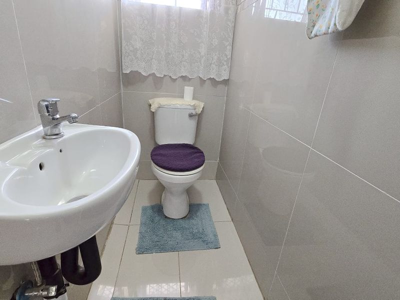 Secure and Spacious: Ground-Floor Apartment in Warrenton - Photo 6