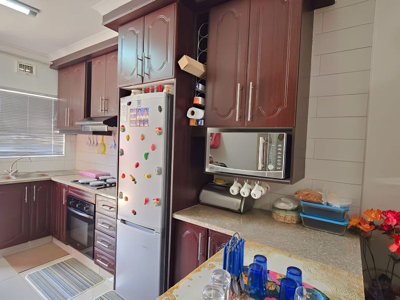 Secure and Spacious: Ground-Floor Apartment in Warrenton - Photo 2