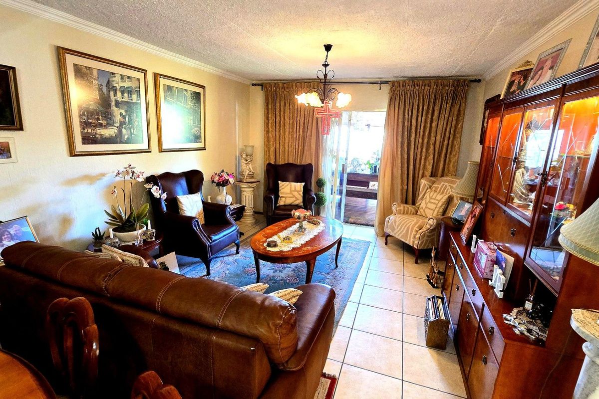 Charming 4-Bedroom Duplex with Lush Garden in a Pet-Friendly Complex in the heart of Pretoria East - Photo 2