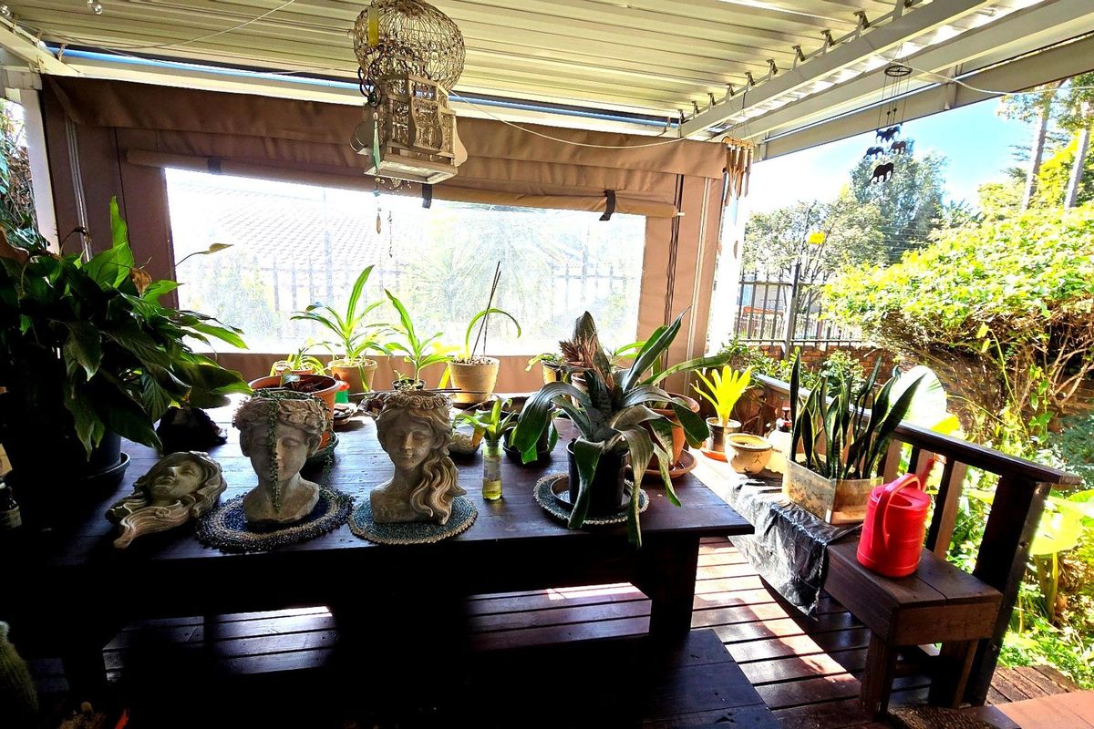 Charming 4-Bedroom Duplex with Lush Garden in a Pet-Friendly Complex in the heart of Pretoria East - Photo 5