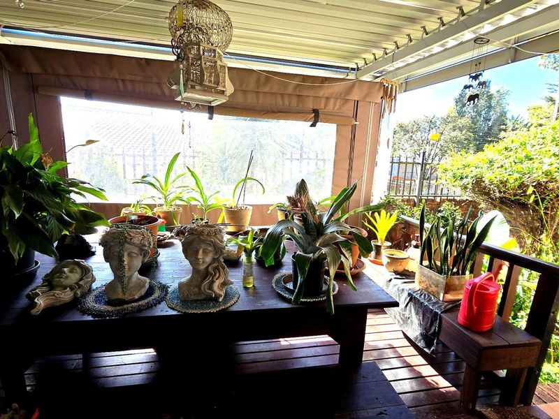 Charming 4-Bedroom Duplex with Lush Garden in a Pet-Friendly Complex in the heart of Pretoria East - Photo 5