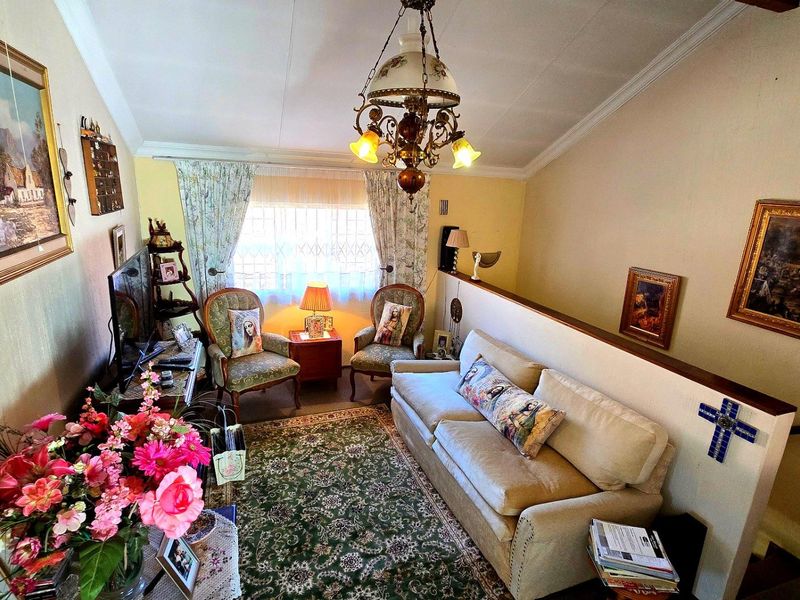 Charming 4-Bedroom Duplex with Lush Garden in a Pet-Friendly Complex in the heart of Pretoria East - Photo 8