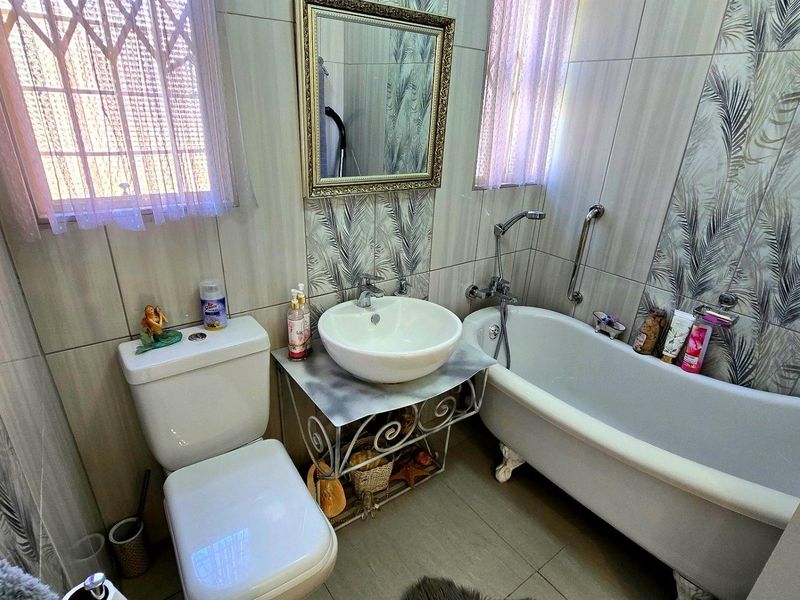 Charming 4-Bedroom Duplex with Lush Garden in a Pet-Friendly Complex in the heart of Pretoria East - Photo 7
