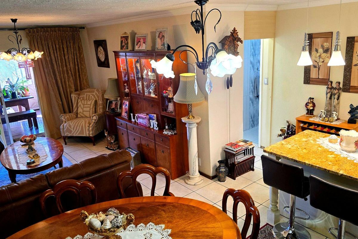 Charming 4-Bedroom Duplex with Lush Garden in a Pet-Friendly Complex in the heart of Pretoria East - Photo 3