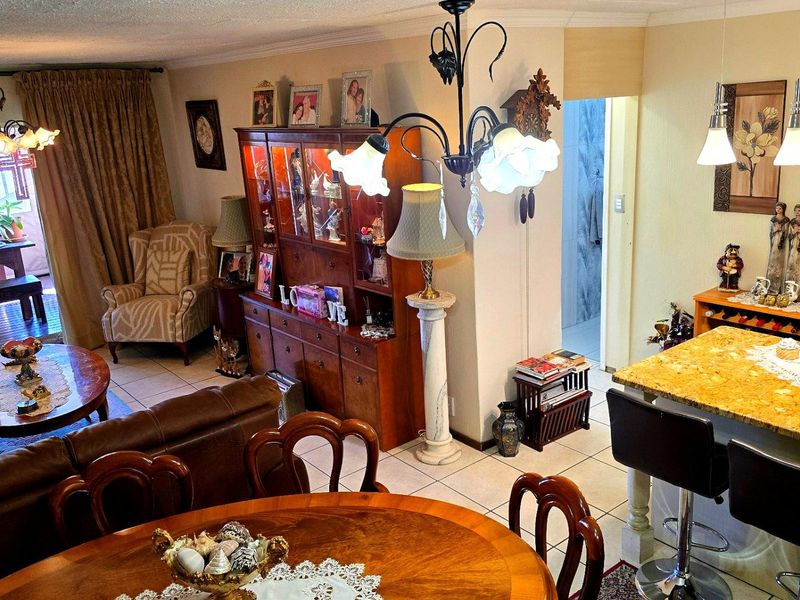 Charming 4-Bedroom Duplex with Lush Garden in a Pet-Friendly Complex in the heart of Pretoria East - Photo 3