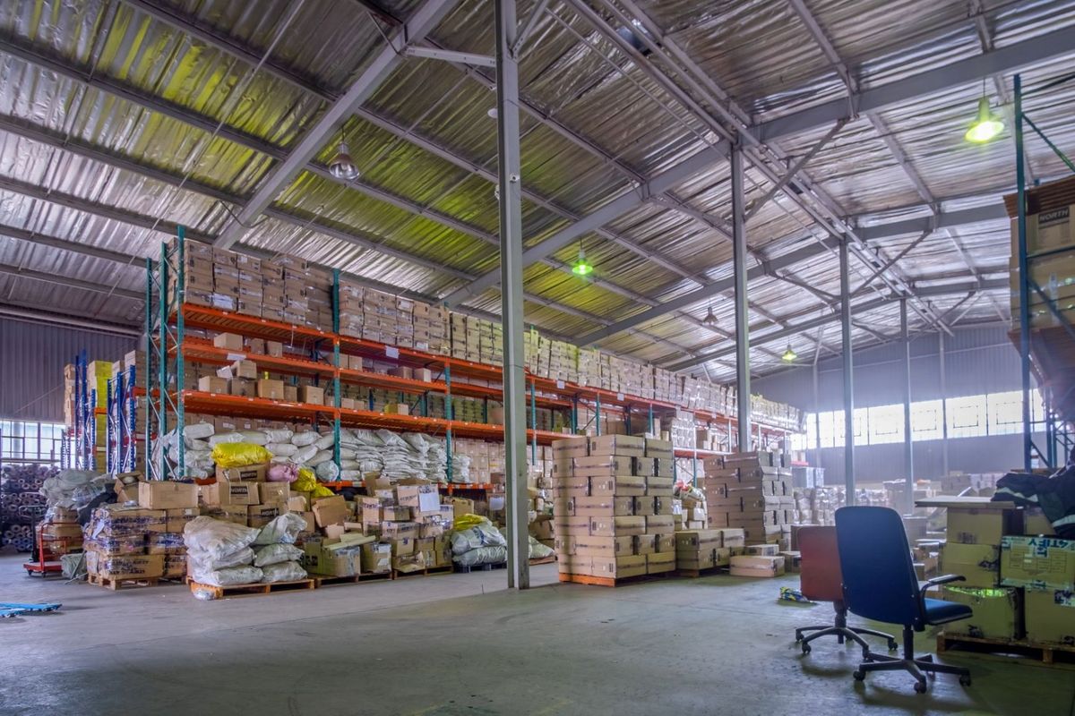 Prime Industrial Warehouse for Sale in Isando, Kempton Park – 2,501m2 with Private Yard - Photo 4