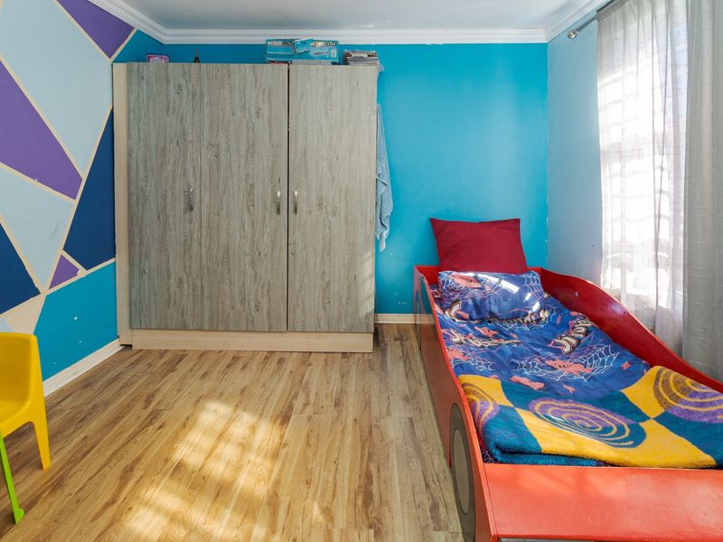 Spacious 4-Bedroom+study Home with Pool in Peaceful, San Remo - Strandfontein - Photo 10