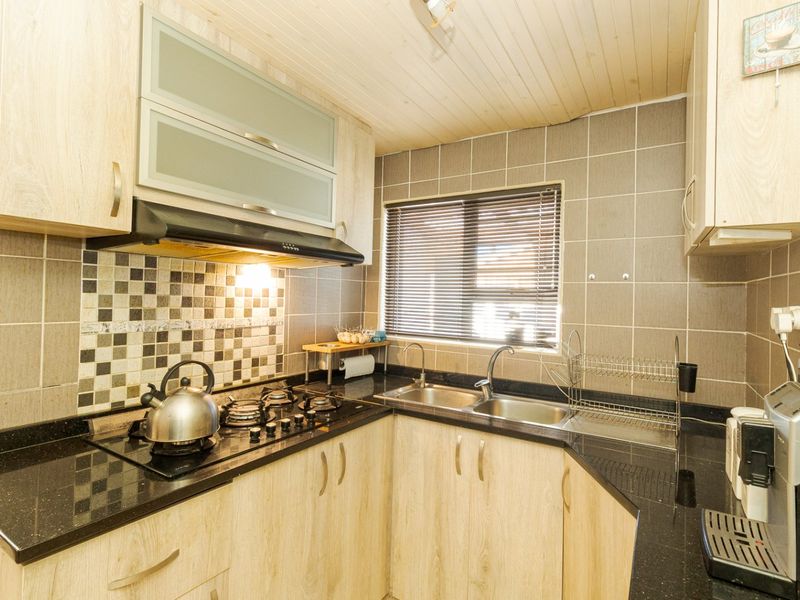 Spacious 4-Bedroom+study Home with Pool in Peaceful, San Remo - Strandfontein - Photo 6