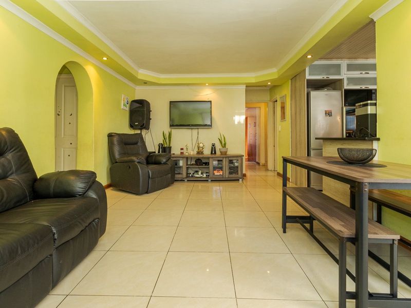 Spacious 4-Bedroom+study Home with Pool in Peaceful, San Remo - Strandfontein - Photo 3