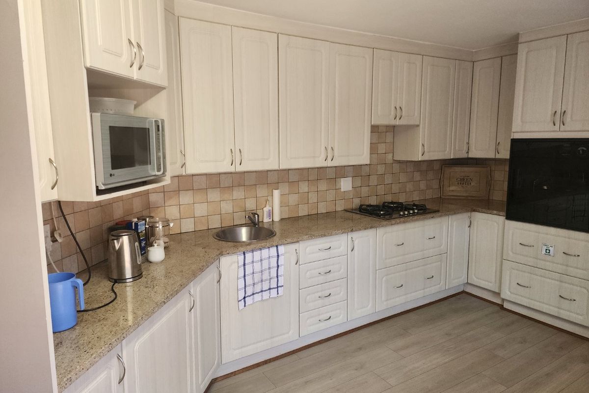 Ideal to be used as an office but could be converted to a family home as well - Photo 4