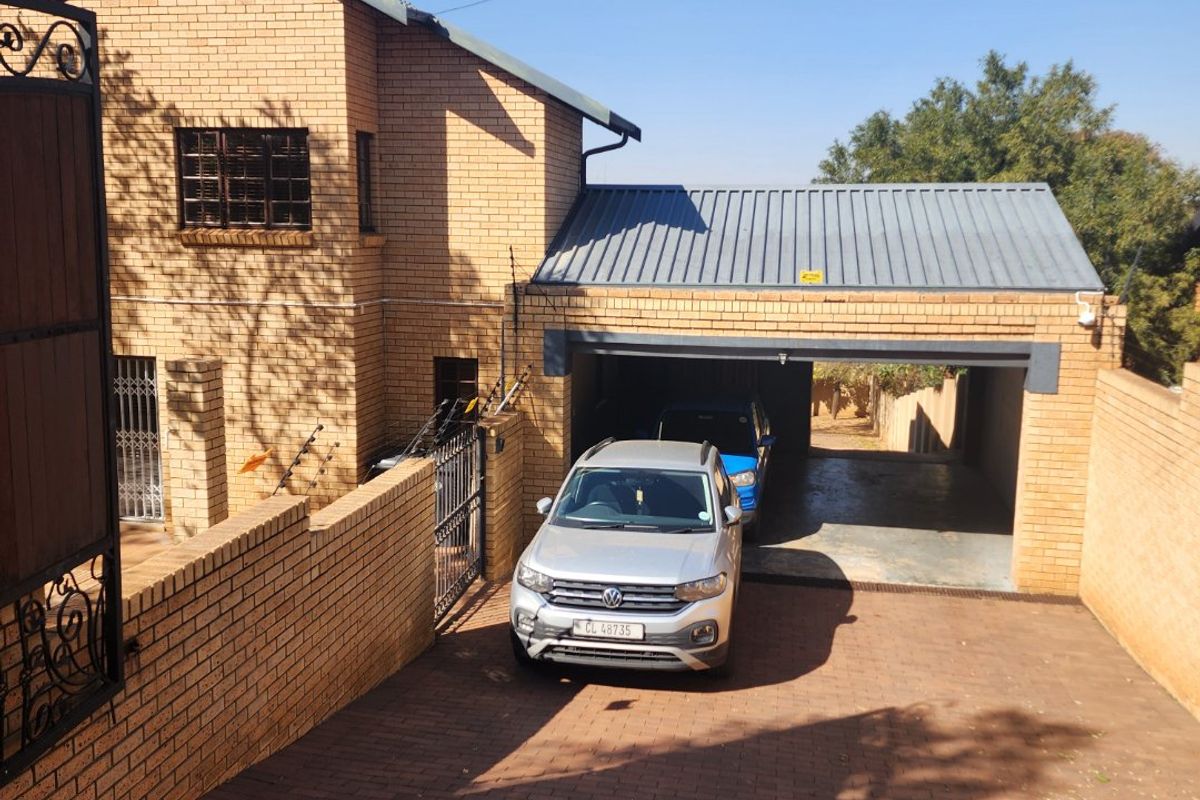 Ideal to be used as an office but could be converted to a family home as well - Photo 3