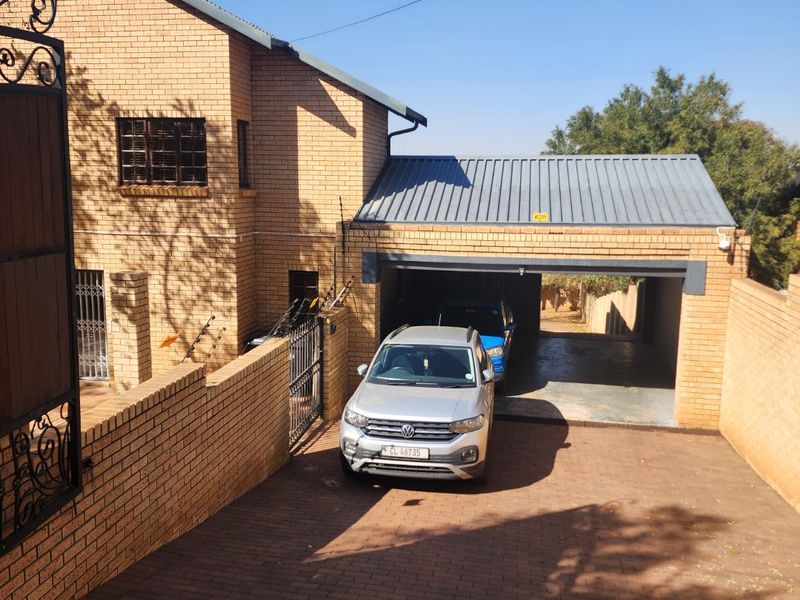 Ideal to be used as an office but could be converted to a family home as well - Photo 3