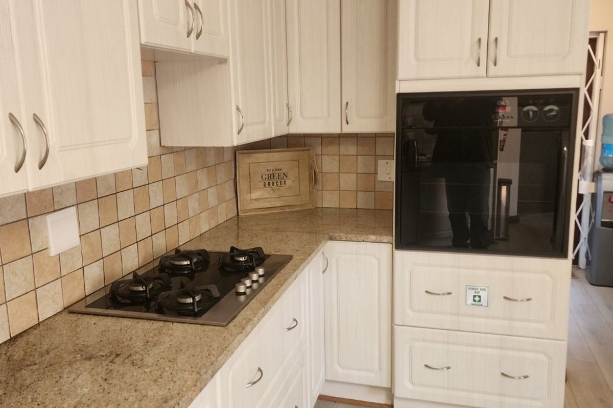 Ideal to be used as an office but could be converted to a family home as well - Photo 5