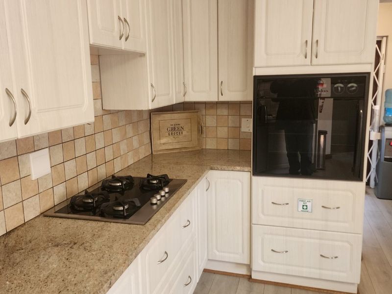 Ideal to be used as an office but could be converted to a family home as well - Photo 5