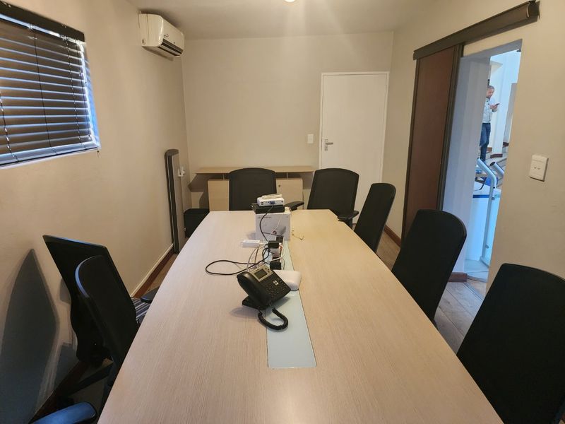 Ideal to be used as an office but could be converted to a family home as well - Photo 9